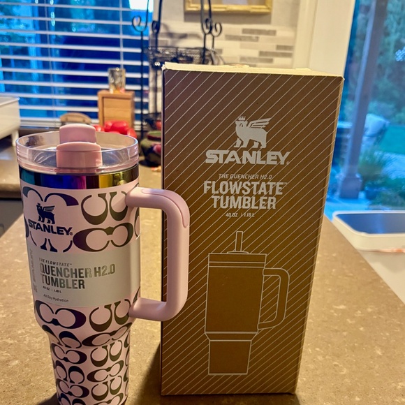 New Stanley & Coach Pink The Quencher H2.0 Flowstate Tumbler 40 oz. - Picture 2 of 5